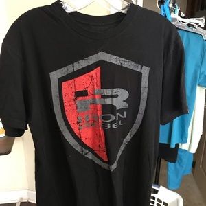 Mens Iron Rebel Shield Tee M